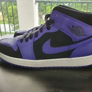 SOLD OUTSIDE OF POSH